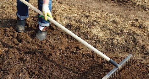 Náčinie na okopávanie pôdy