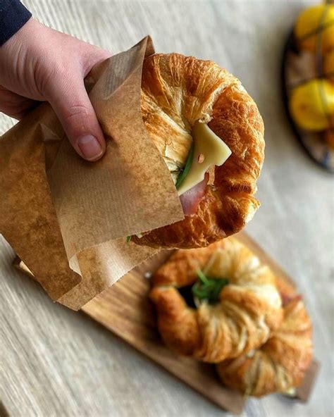 Ilustračná fotka čerstvo upečených maslových croissantov