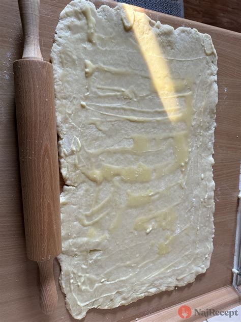 Schéma vrstvenia cesta a masla pri výrobe croissantov