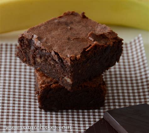 Banánové brownie s vlašskými orechmi a kakaom
