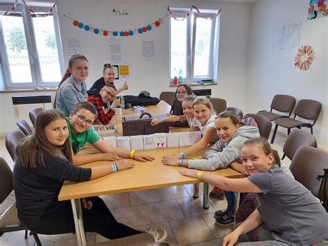 Ilustrácia detí zapojených do kulinárskeho workshopu