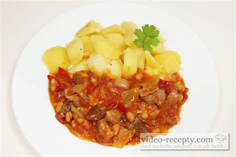 Servírované bravčové soté so zeleninou