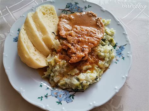 Tanier s bravčovým karé na slaninke a horčici s prílohou
