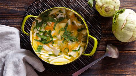 Ilustračné foto duseného kalerábu s mrkvou