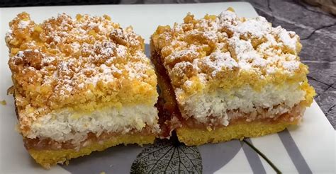 Jablkový koláč s lekvárom a snehom na plechu