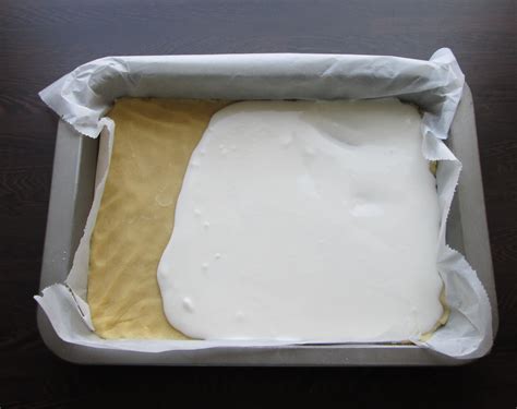 Schéma vrstvenia cesta a tvarohového krému v pekáči
