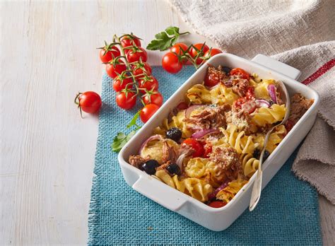 Zapečené cestoviny s tuniakom a syrom pred pečením