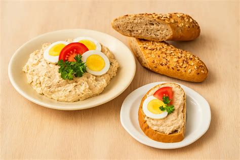 rozmanité nátierky na tanieri