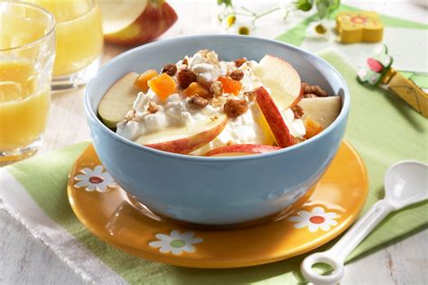 Syrové predjedlo s ovocím a orechmi