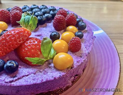 Osviežujúca kokosová RAW torta s lesným ovocím