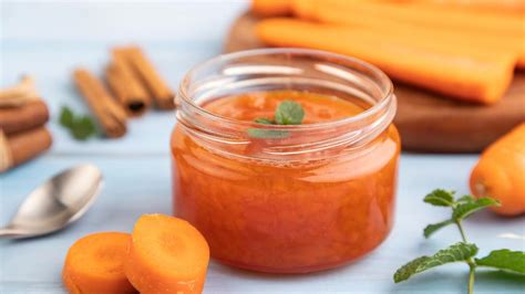 Ingrediencie na mrkvový džem: mrkva, med, citróny, hrušky, škorica