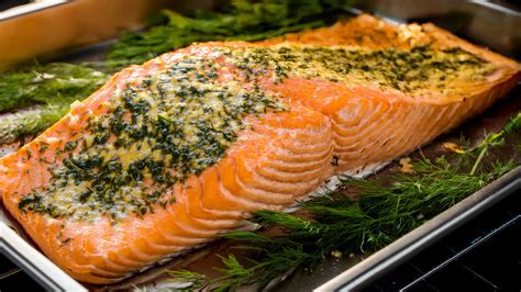 Čerstvý losos na pultu