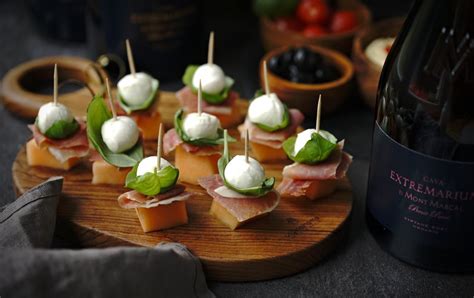 Tapas jednohubky s rôznymi prísadami