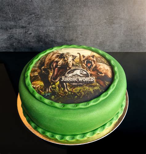 Torta s jedlou oblátkou dinosaura