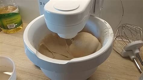 Miesenie kysnutého cesta v kuchynskom robote