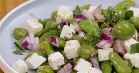 Detail gréckeho feta syra v šaláte