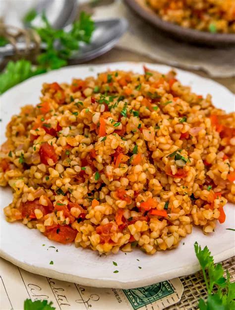 Vizualizácia ingrediencií pre bulgur pilaf s mandľami