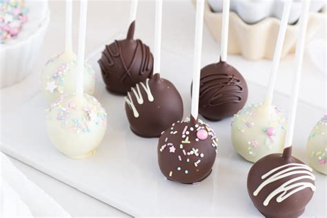 Cake pops na paličkách pred dekoráciou