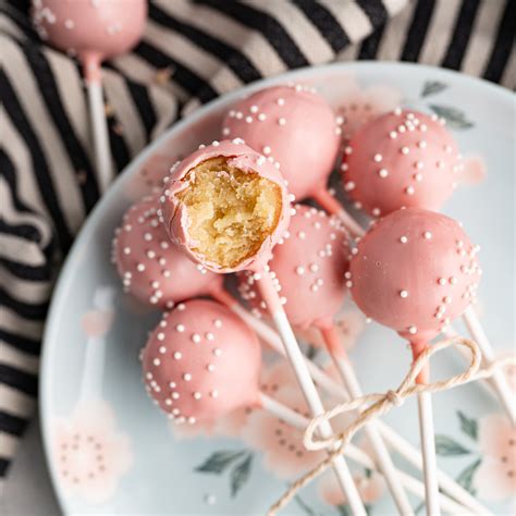 Hotové cake pops s mangovým pyré
