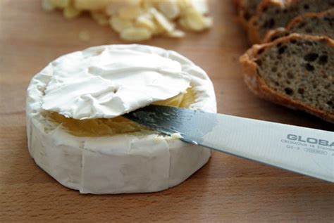 Zapekaný camembert so zeleninou