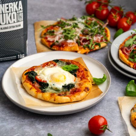 Mini pizze s kozím syrom a rukolou