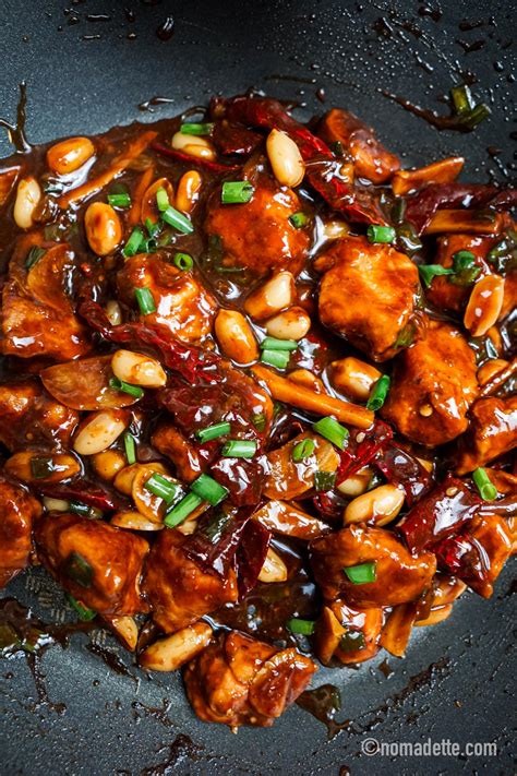 Fotka misky Kung-pao s arašidmi a chilli