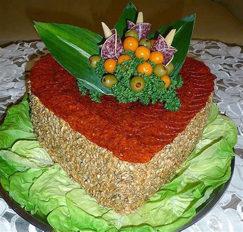 Slaná torta v tvare motýľa z toastového chleba
