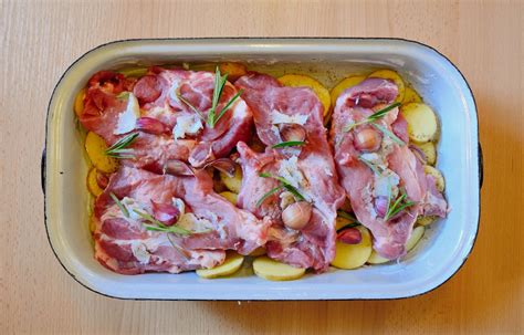 Bravčová krkovička na zemiakoch