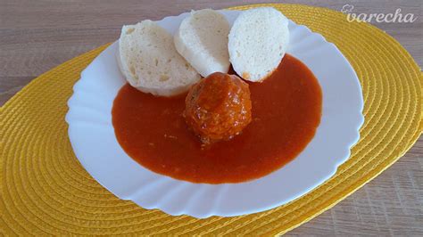 Čerstvé ingrediencie na morčacie guľky a paradajkovú omáčku