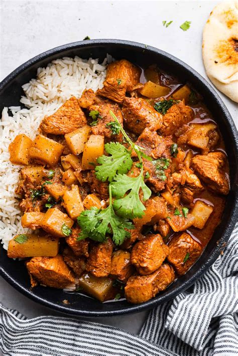 Tradičné bravčové Vindaloo kari z Goy s tmavou omáčkou