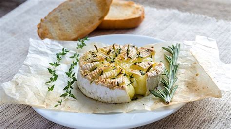 Grilovaný hermelín a camembert s prílohou