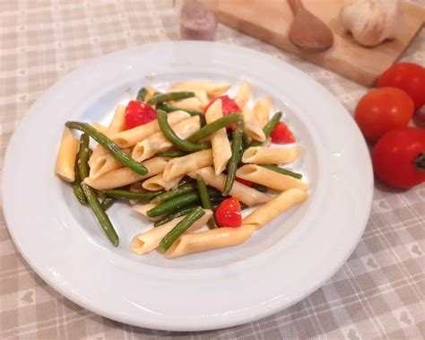 servírovaný tanier s penne a zelenou fazuľkou