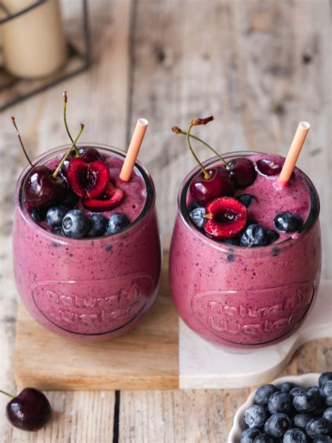 Pohár s acai a mangovým smoothie