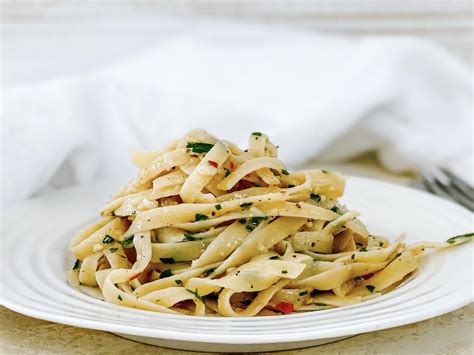 Tagliatelle Aglio olio e Peperoncino na tanieri