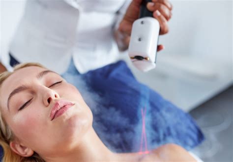 Kryoterapia tekutým dusíkom na odstránenie kurieho oka