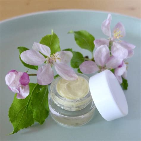 DIY tuhý parfum v malom kalíšku