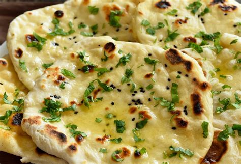 Syrový cesnakový Naan