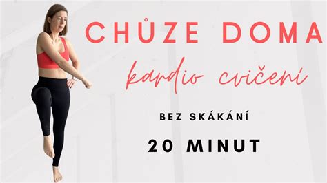 Človek po kardio cvičení pije polievku.