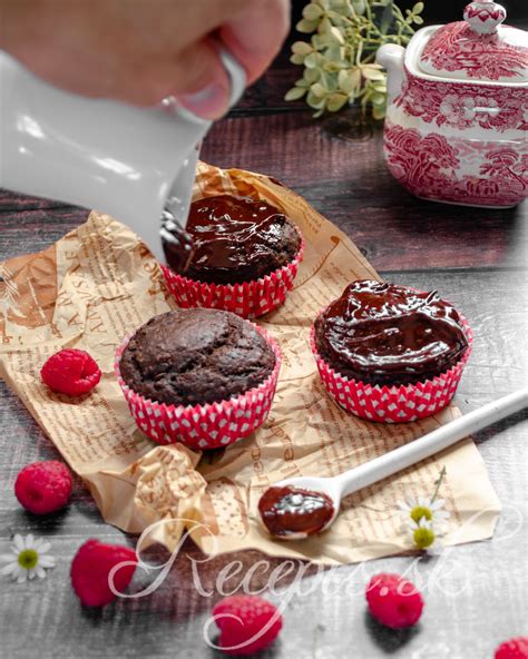 Čokoládové muffiny s ovocím
