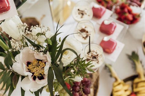 Príklad elegantne prestretého stola na narodeninovú oslavu