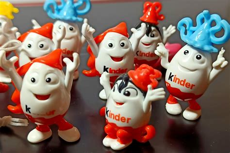 Detailné zloženie Kinder Surprise vajíčka a proces znižovania hrúbky fólie