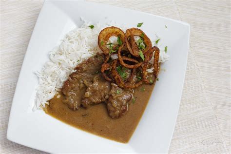Viedenská roštenka s fritovanou cibuľkou
