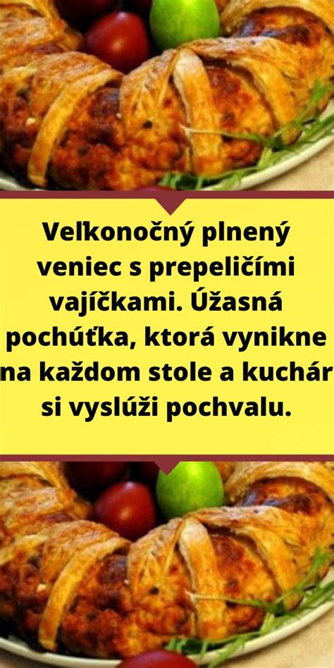 čerstvo upečený slaný plnený veniec s paradajkovou omáčkou a bylinkami