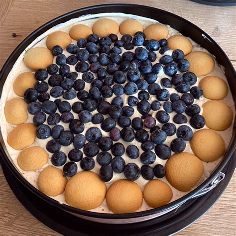 Puding s ovocím a piškótami