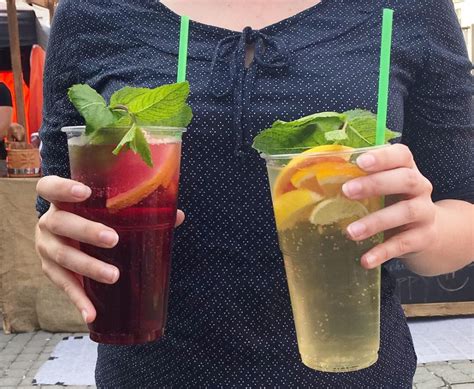 Variácie ružovej limonády s ovocím