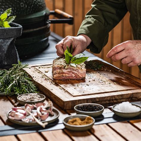 Bôčik pečený v Big Green Egg