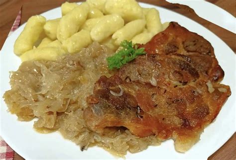 Hotové jedlo - krkovička na kapuste s knedľou