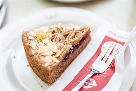Tradičná linecká torta s mriežkou a ríbezľovým džemom