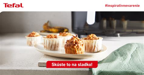 Obalené plátky jabĺk pripravené na pečenie v fritéze