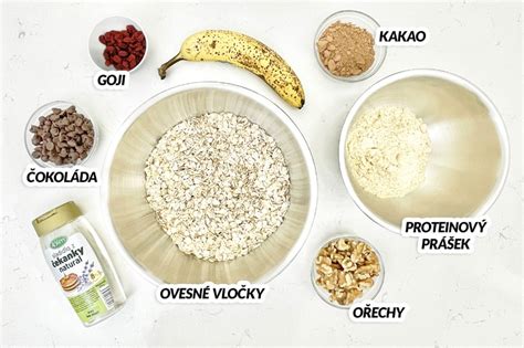 Zdravé ingrediencie na pečenie bez múky (ovsené vločky, banán, tofu, cuketa, med, agáve sirup, stévia, orechy, semienka)